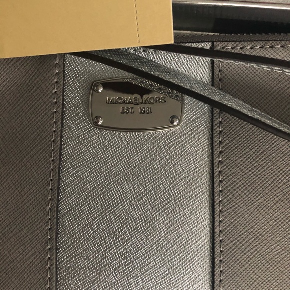 Michael Kors Met Center Stripe Leather Wristlet - Picture 6 of 11